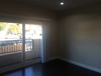 4376 Ethel Ave 2-3 Beds Apartment for Rent - Photo Gallery 13