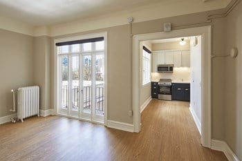 1207 SW Broadway Studio Apartment for Rent - Photo Gallery 6