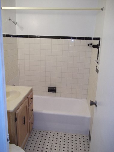 2005 Eglinton Avenue West Studio-2 Beds Apartment for Rent