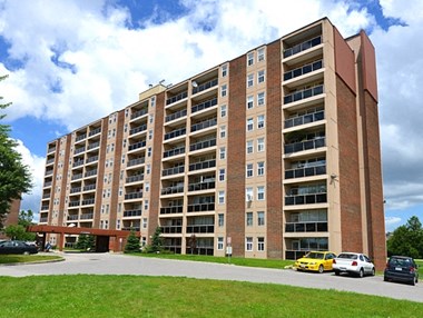 780 Wonderland Road South 1-2 Beds Apartment for Rent - Photo Gallery 1