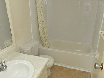 780 Wonderland Road South 1-2 Beds Apartment for Rent - Photo Gallery 3