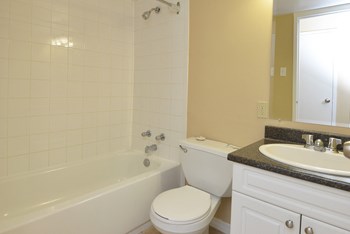940 Commissioners Road East 1-2 Beds Apartment for Rent - Photo Gallery 5