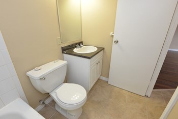940 Commissioners Road East 1-2 Beds Apartment for Rent - Photo Gallery 4