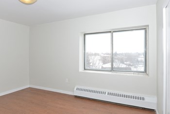 940 Commissioners Road East 1-2 Beds Apartment for Rent - Photo Gallery 6