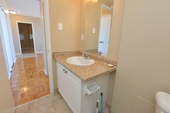 95 Ridout Street South 1-3 Beds Apartment for Rent - Photo Gallery 5