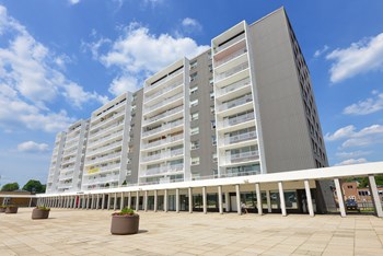 520 Wellington Street Studio-4 Beds Apartment for Rent - Photo Gallery 3