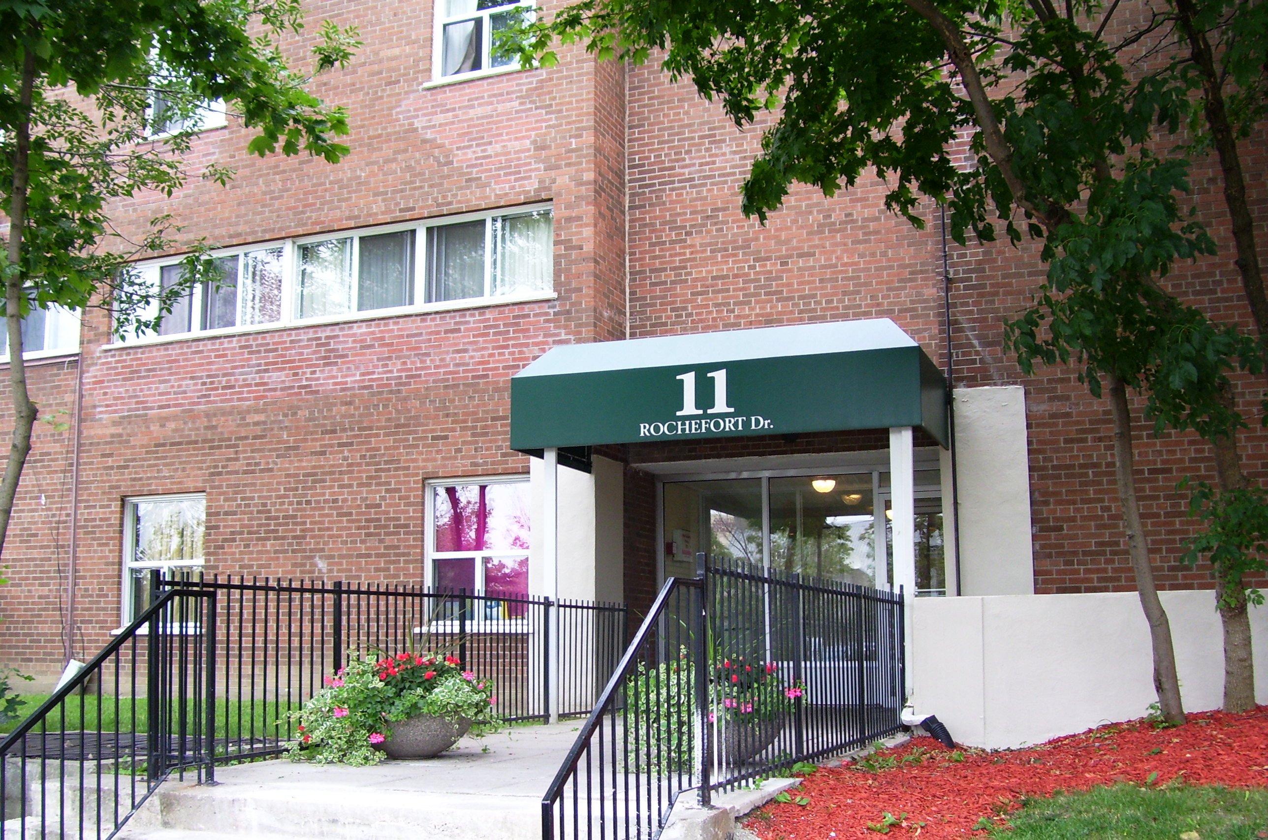 2 bedroom apartment - 11 Rochefort Drive, North York 2