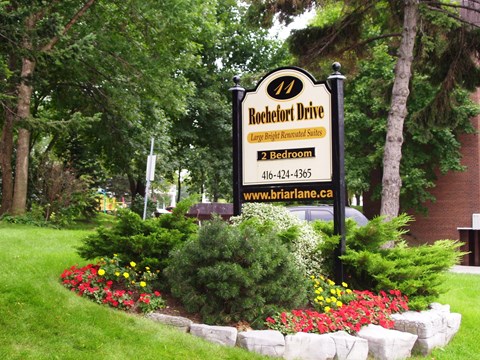 A sign for Rochfort Drive with a garden in front.