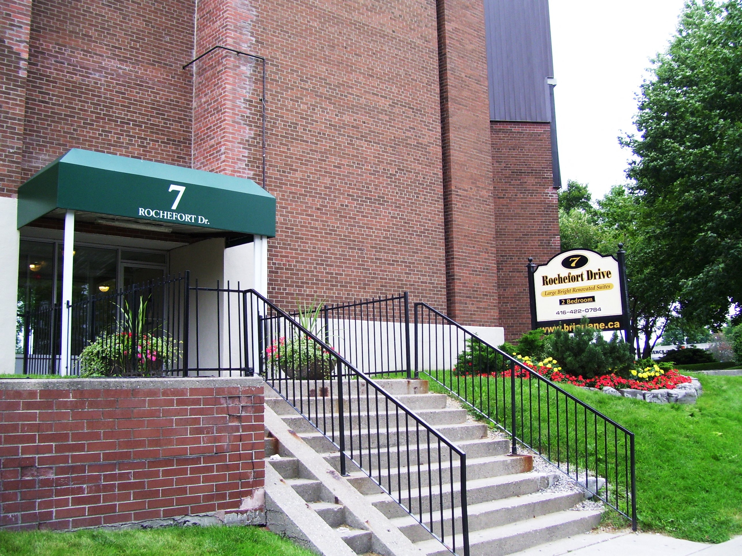 2 bedroom apartment - 7 Rochefort Drive, North York 3