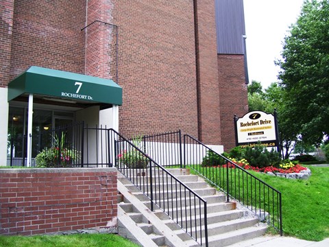 A building with a green awning and a sign that says Bocheport.