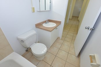 111 Inverlochy Boulevard 1-3 Beds Apartment for Rent - Photo Gallery 2