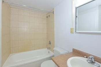 111 Inverlochy Boulevard 1-3 Beds Apartment for Rent - Photo Gallery 3
