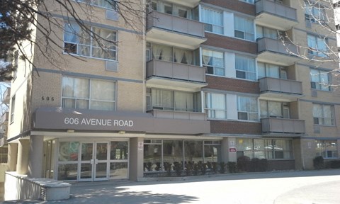 an apartment building with a sign that reads 606 avenue road