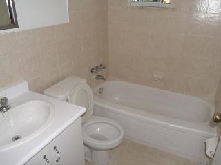 110 McLaughlin Road North 2 Beds Apartment for Rent - Photo Gallery 2