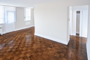 2700 Bathurst Street Studio-2 Beds Apartment for Rent - Photo Gallery 5