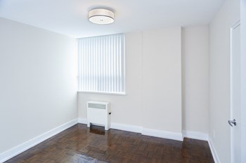 2700 Bathurst Street Studio-2 Beds Apartment for Rent - Photo Gallery 8