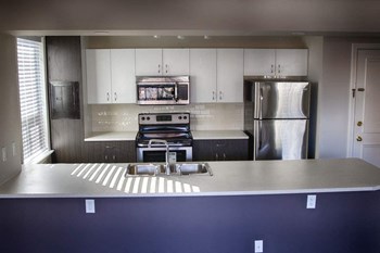 10 Saranac Boulevard Studio-2 Beds Apartment for Rent - Photo Gallery 4