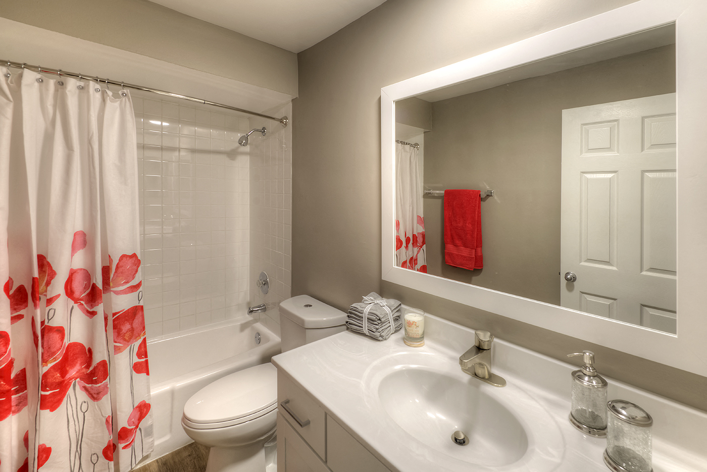 Modern Bathroom Fittings, at Carol Stream CrossILg, Carol Stream