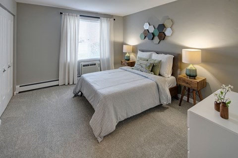 primary bedroom with carpeting and furnishings
