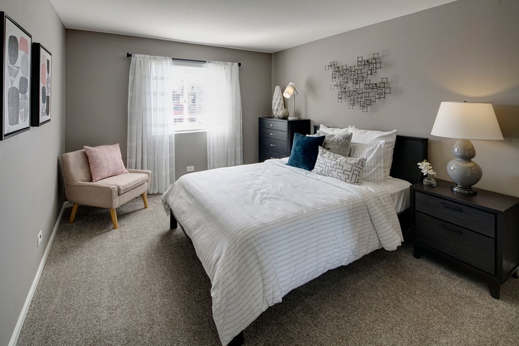 Well Appointed Bedroom at Carol Stream Crossing, Carol Stream, 60188