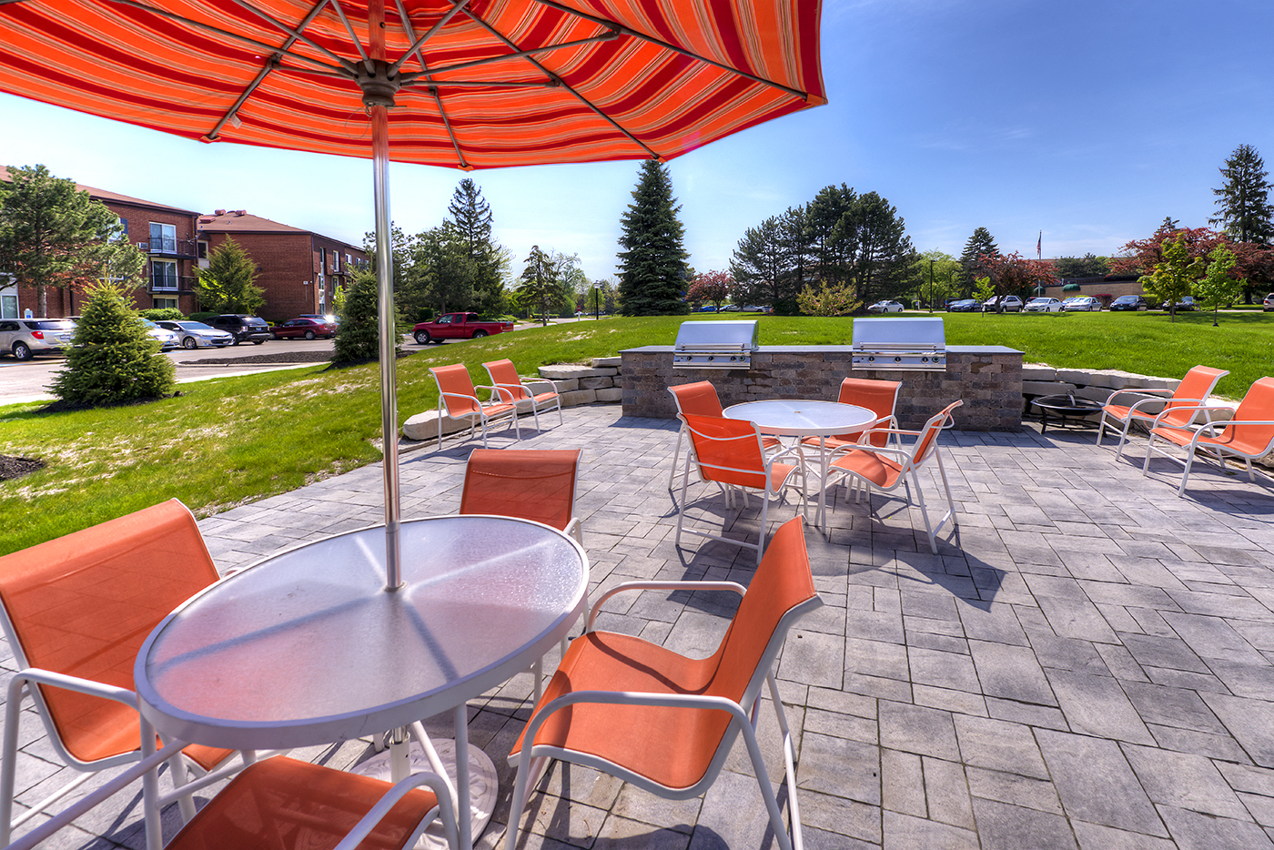 Outdoor sitting arrangement, at Carol Stream Crossing, Carol Stream Illinois