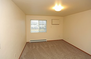 N6779 Streblow Dr #4 2 Beds Apartment for Rent - Photo Gallery 23