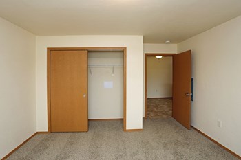 N6779 Streblow Dr #4 2 Beds Apartment for Rent - Photo Gallery 24
