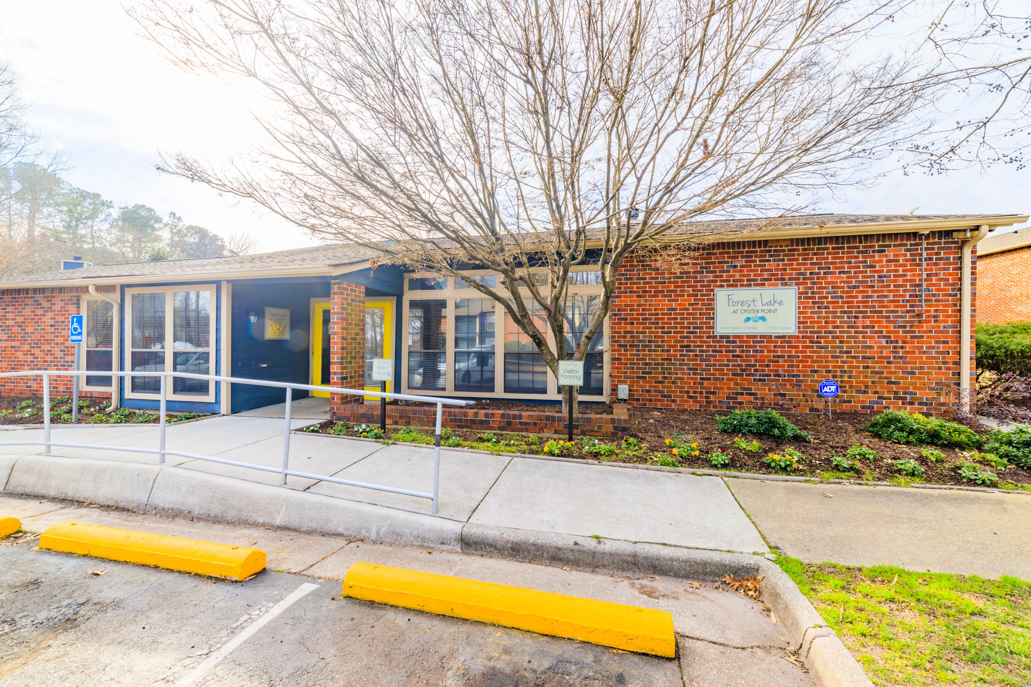 Forest Lake at Oyster Point in Newport News, VA Leasing Office Exterior