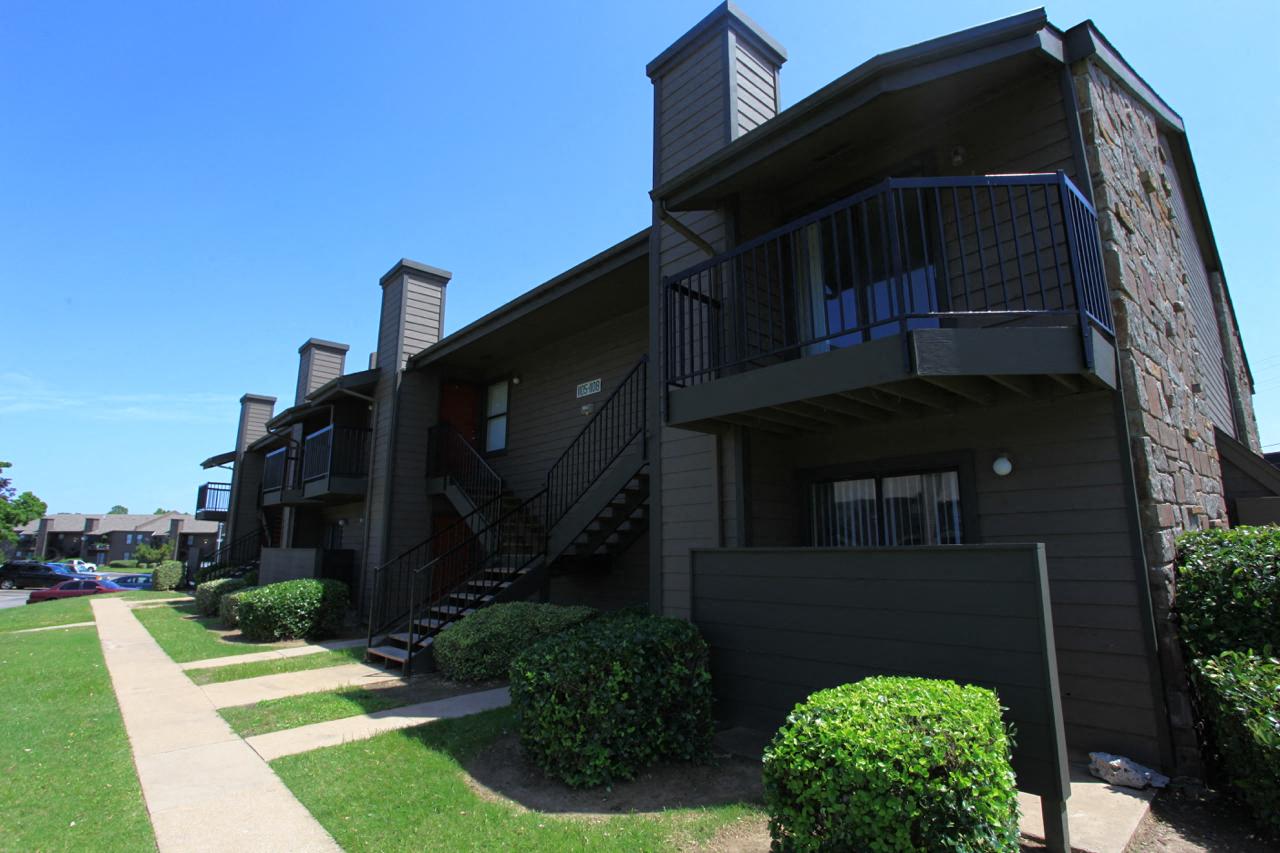 Hickory Grove Apartments