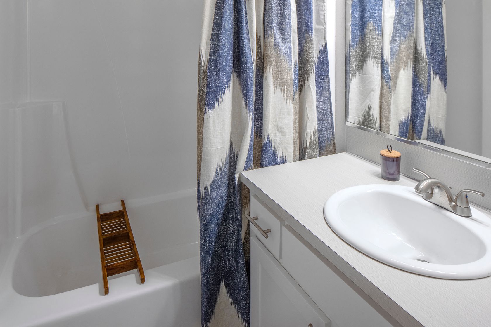Bathroom with Tub at Canyon Park Apartments, Beaverton, OR 97005
