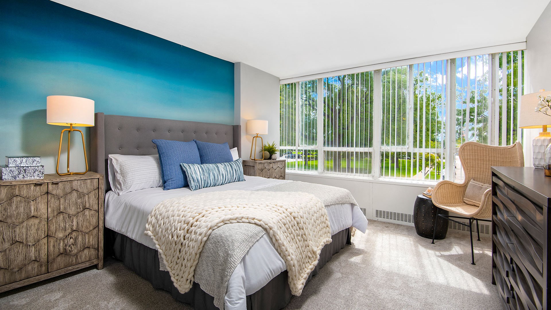 Lake Meadows Apartments, 3233 S King Dr., Chicago, IL RentCafe