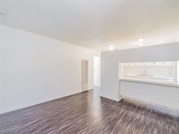 living area - Photo Gallery 6