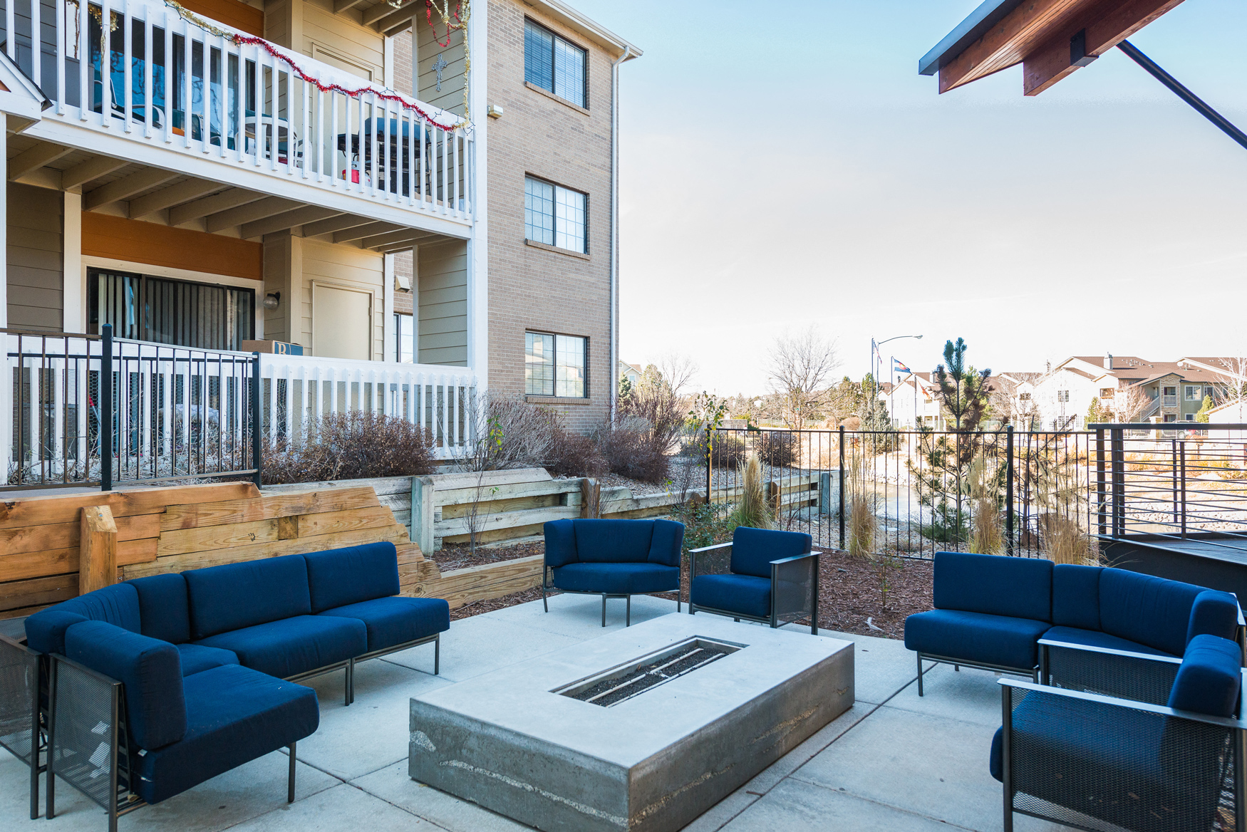 Outdoor Lounge at Apres Apartments in Aurora, CO