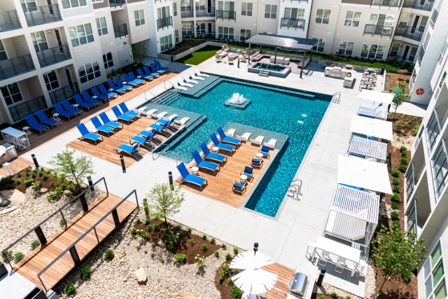 Encore Pool & Courtyard