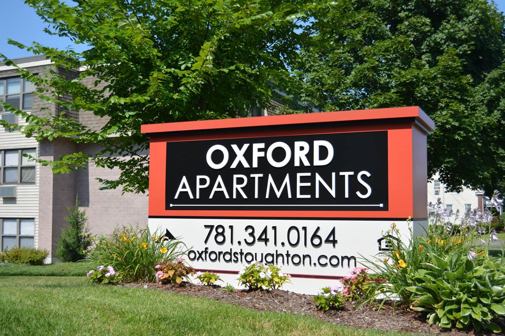 Oxford apartment signage