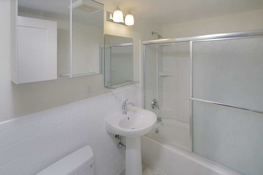 Bathroom Apartment Oxford Stoughton