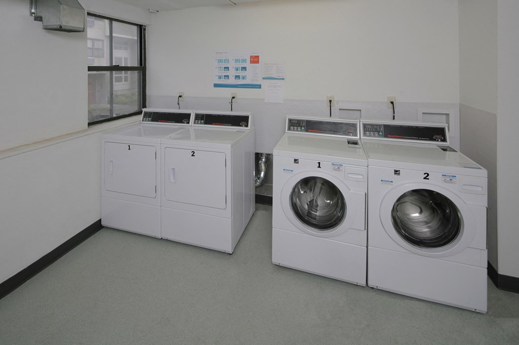 Do Laundry at Oxford Apartments