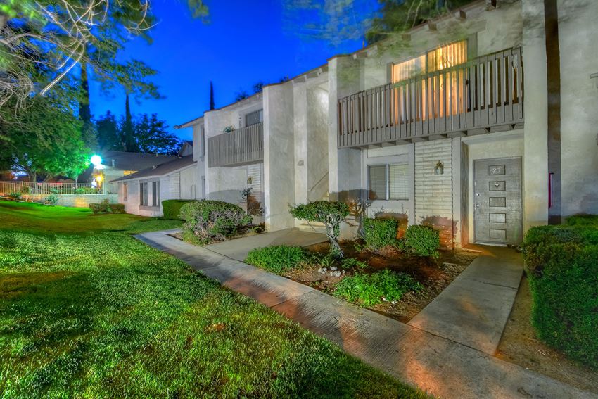 FAIRWAY MANOR Apartments, 16100 Pebble Beach Drive, Victorville, CA