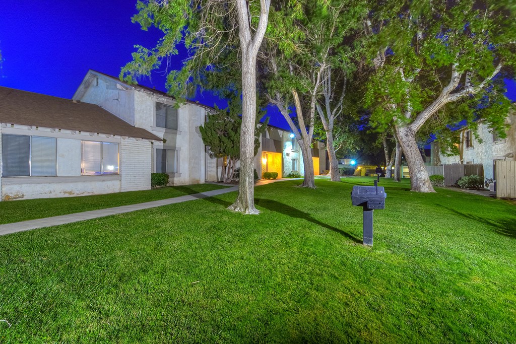 Fairway Manor Apartment Homes Picnic Area