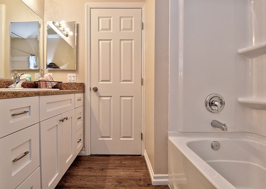 Fairway Manor Apartment Homes Bathroom