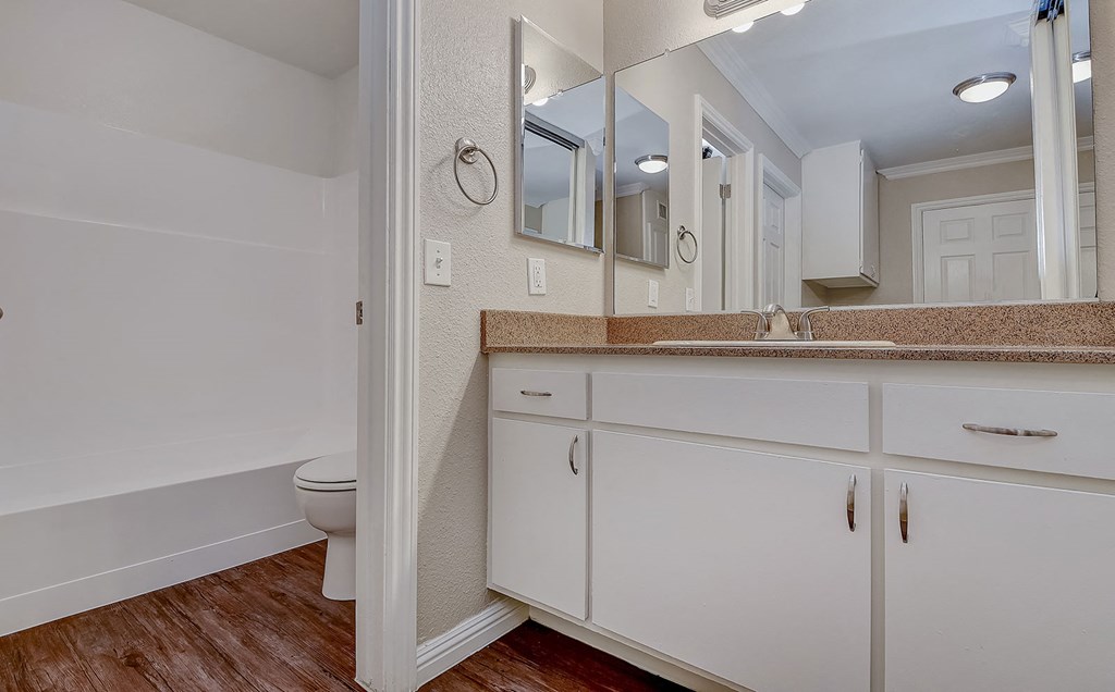 Grande Apartment Homes Bathroom