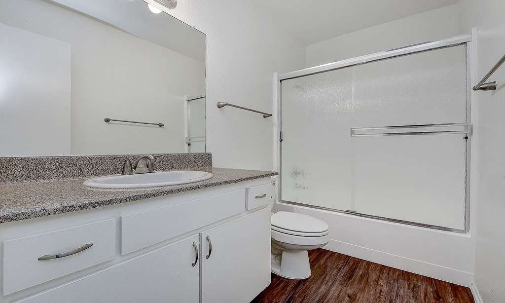 Grande Apartment Homes Bathroom