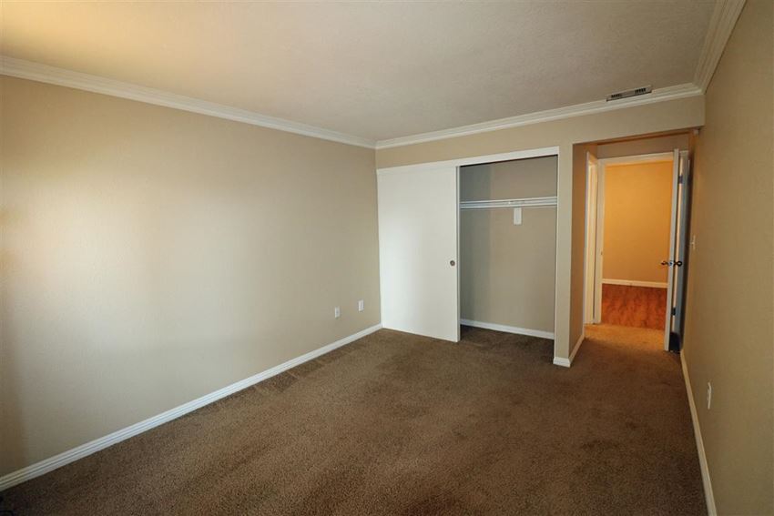 1225 Deerpark Drive 1-2 Beds Apartment for Rent - Photo Gallery 1