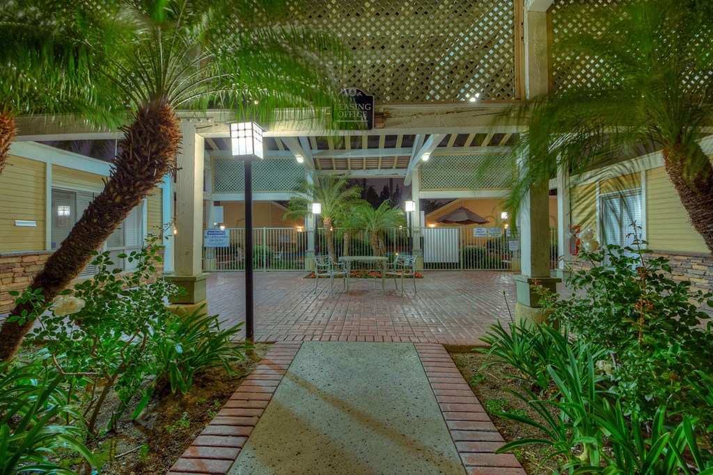 the courtyard of a building with palm trees