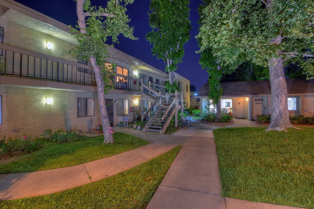 Heritage Plaza Walkway