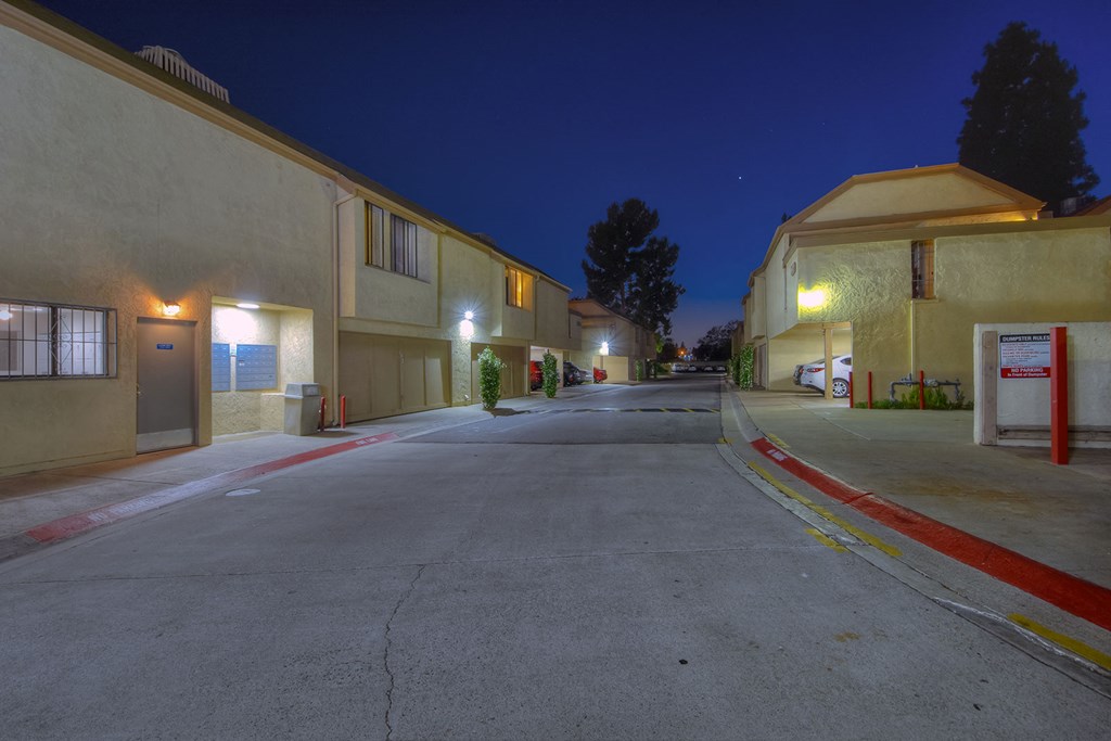 Driveway and Garages LAKE DIANNE, Santa Ana, CA