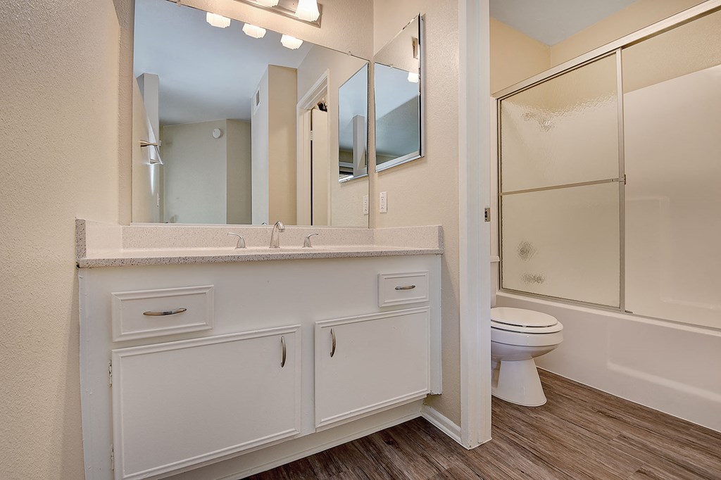 Bathroom with bathtub at LAKE DIANNE, Santa Ana