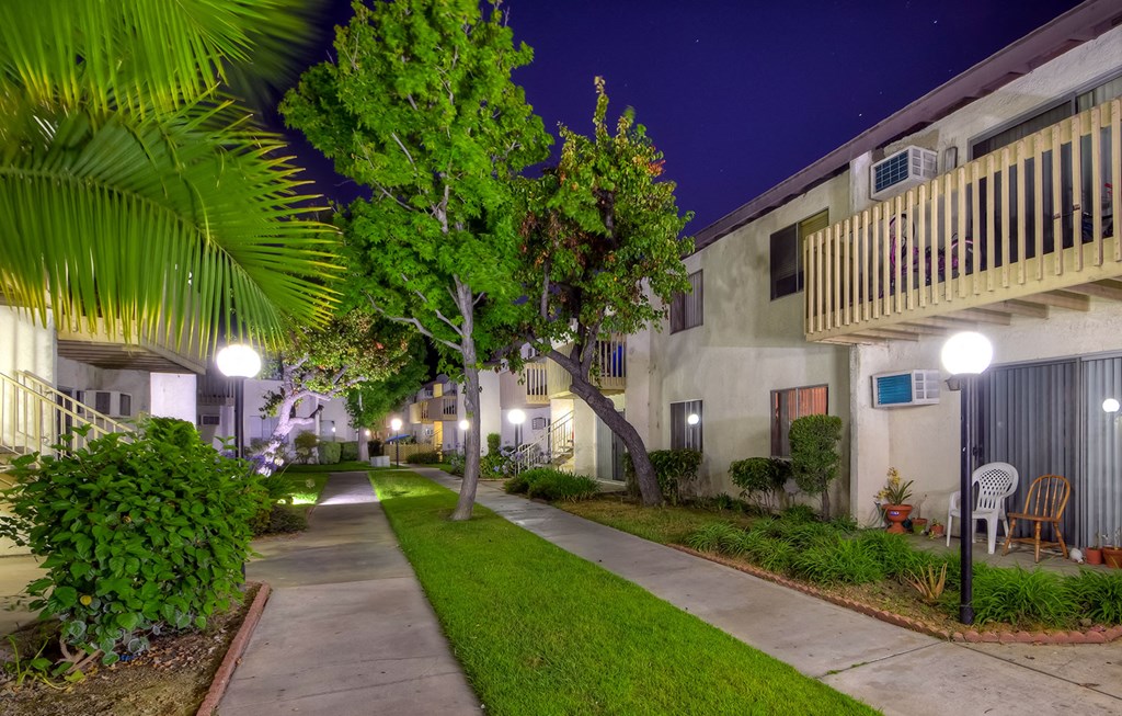Roberta Apartment Homes Courtyard