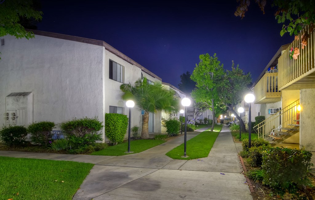 Roberta Apartment Homes Courtyard