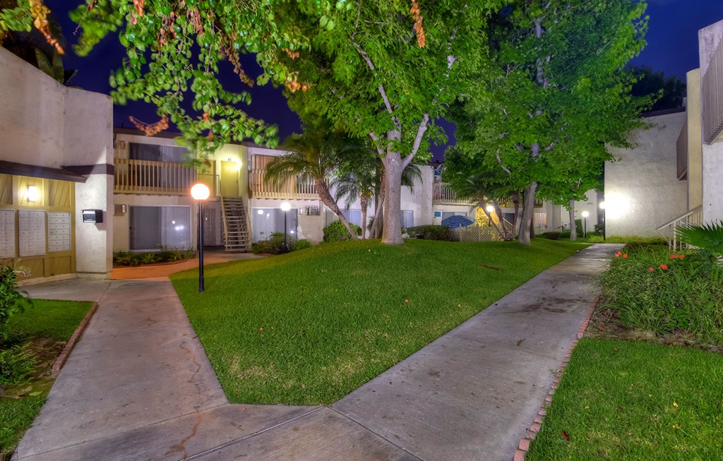 Roberta Apartment Homes Courtyard